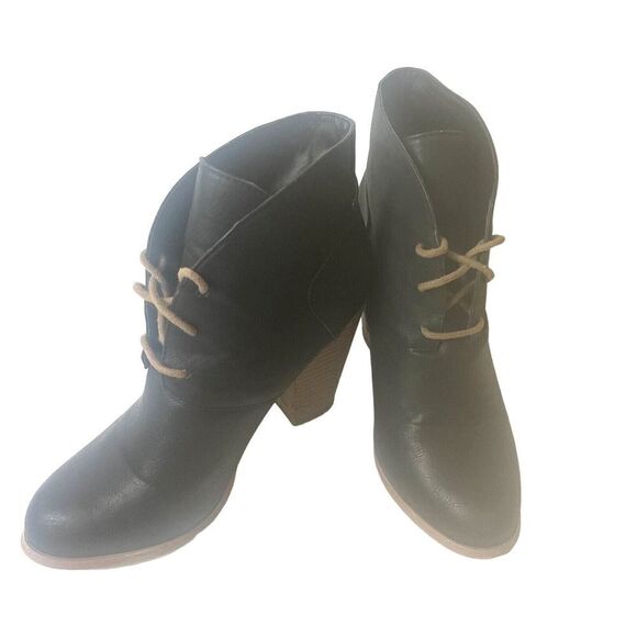 Steve Madden Womens Booties Ankle Black Faux Leather Size 9.5M High Heel Lace Up - Picture 1 of 11